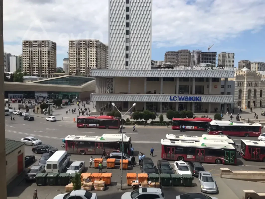 Kirayə verilir 4 otaqlı köhnə tikili 100 m²