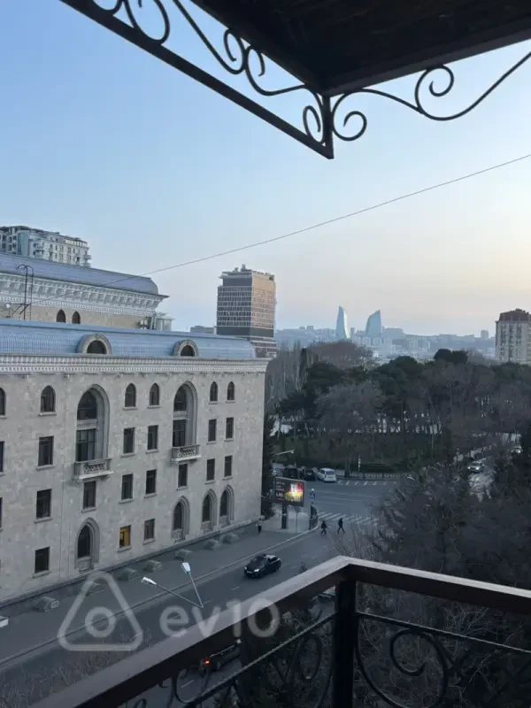 Satılır 3 otaqlı köhnə tikili 70 m²