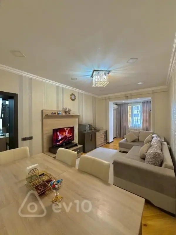 Satılır 2 otaqlı köhnə tikili 60 m²