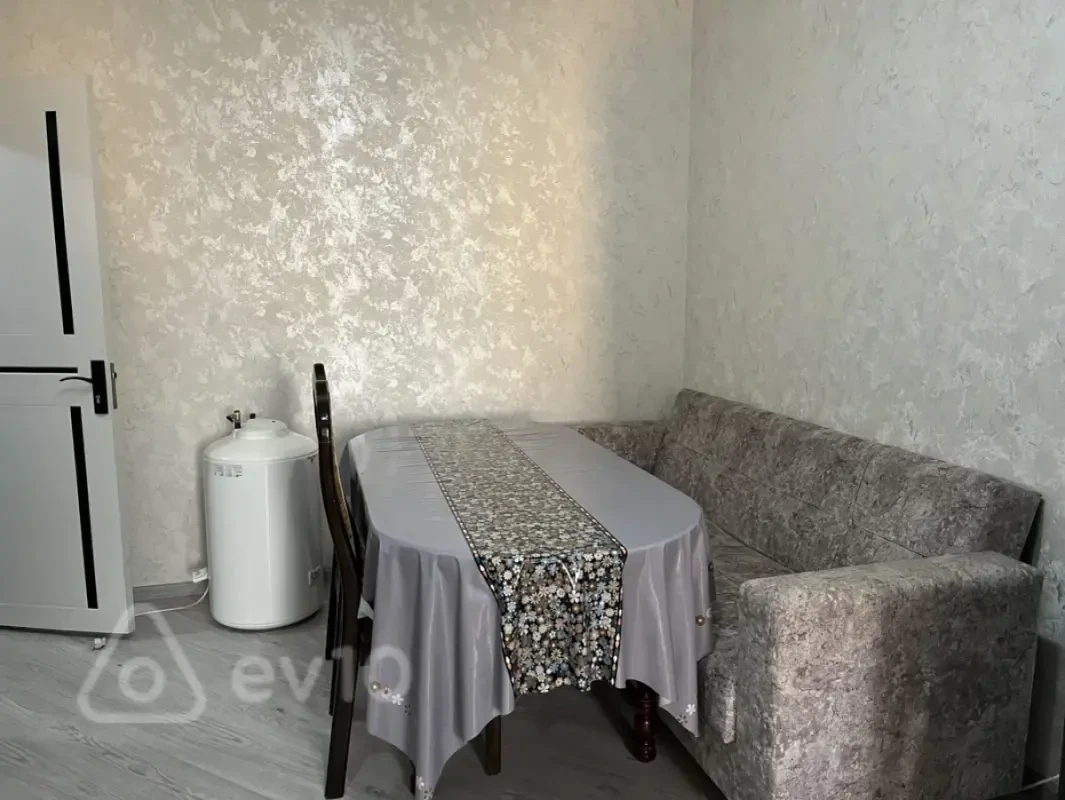 Kirayə verilir 2 otaqlı köhnə tikili 50 m²