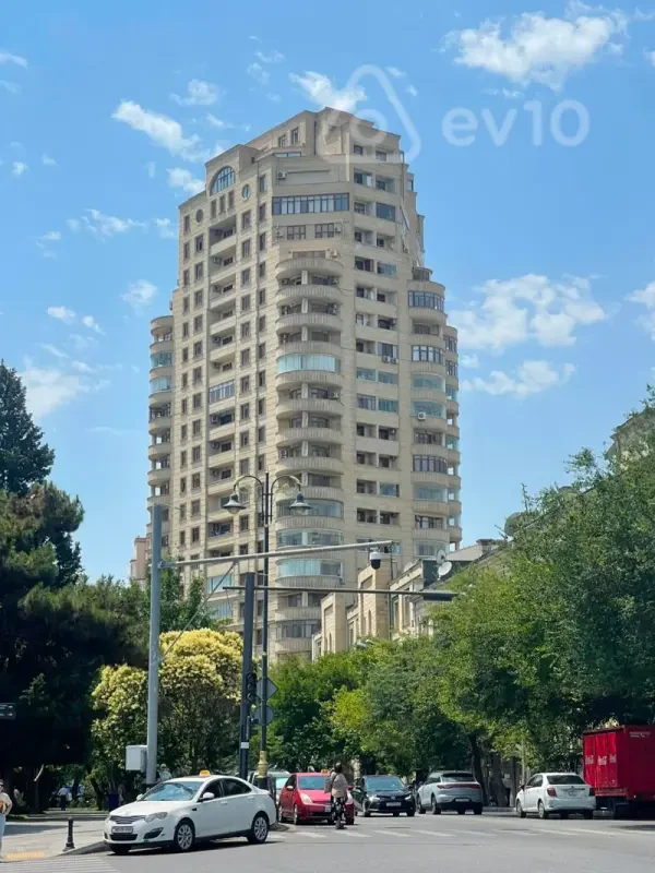 Kirayə verilir 4 otaqlı yeni tikili 136 m²