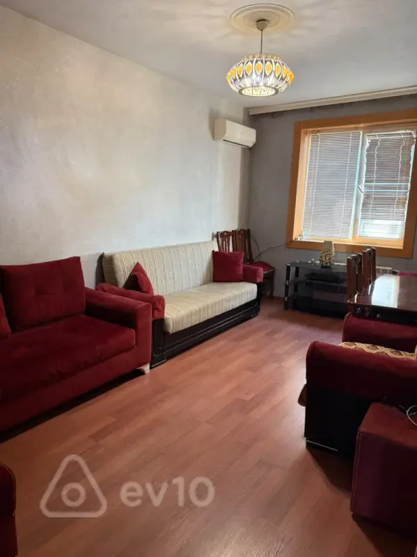 Kirayə verilir 2 otaqlı köhnə tikili 70 m²