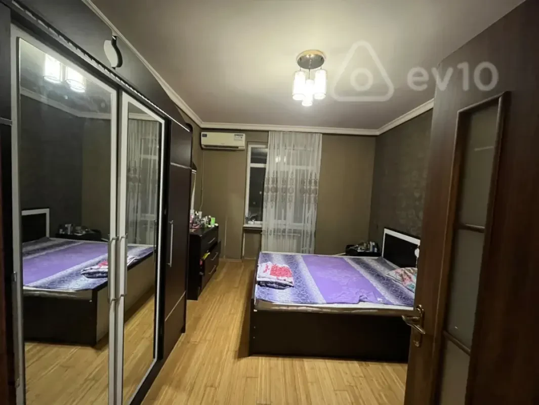 Kirayə verilir 2 otaqlı köhnə tikili 60 m²