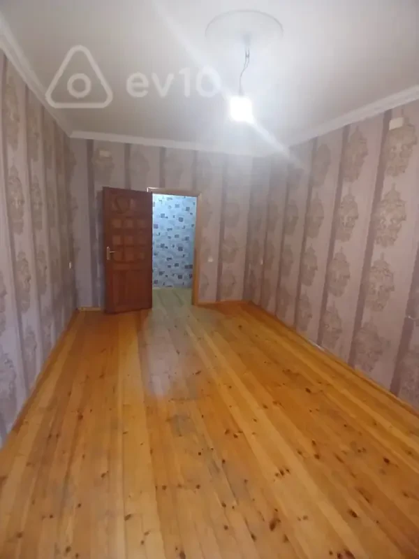 Satılır 2 otaqlı köhnə tikili 42 m²