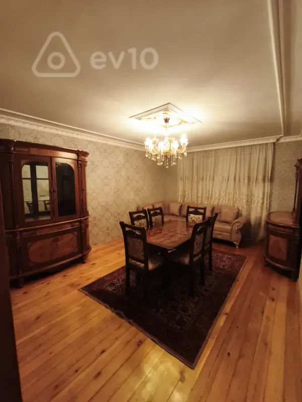 Kirayə verilir 2 otaqlı köhnə tikili 50 m²