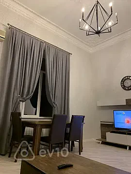 Kirayə verilir 2 otaqlı köhnə tikili 102 m² — Bakı, Səbail 2 otaq 102.00 m²