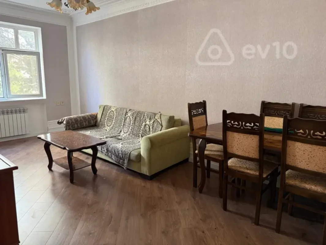 Kirayə verilir 3 otaqlı köhnə tikili 85 m²