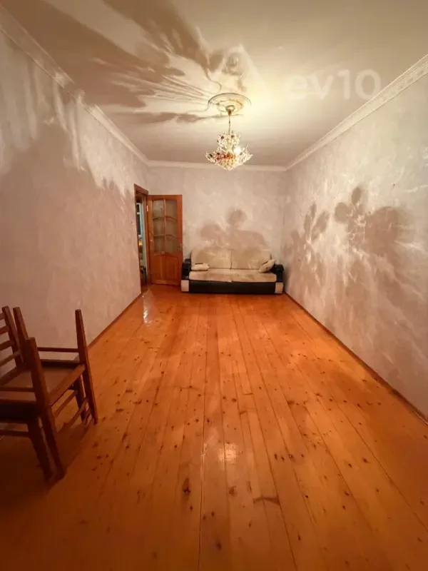 Kirayə verilir 3 otaqlı köhnə tikili 40 m²