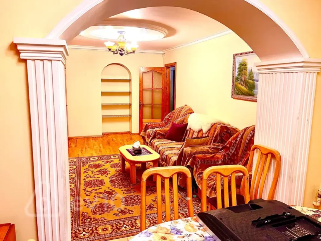 Kirayə verilir 3 otaqlı köhnə tikili 90 m²