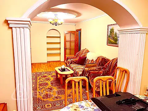 Kirayə verilir 3 otaqlı köhnə tikili 90 m² — Bakı, Nəsimi 3 otaq 90.00 m²