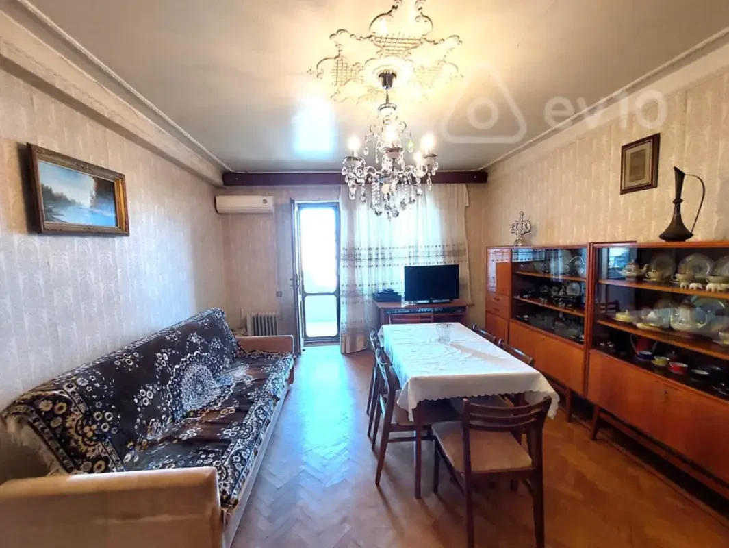 Satılır 2 otaqlı köhnə tikili 60 m²