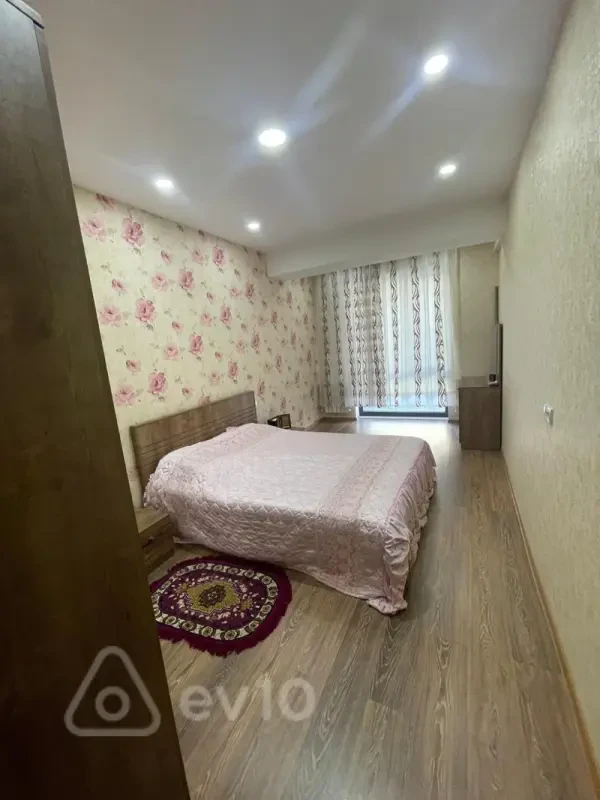 Kirayə verilir 2 otaqlı yeni tikili 70 m²