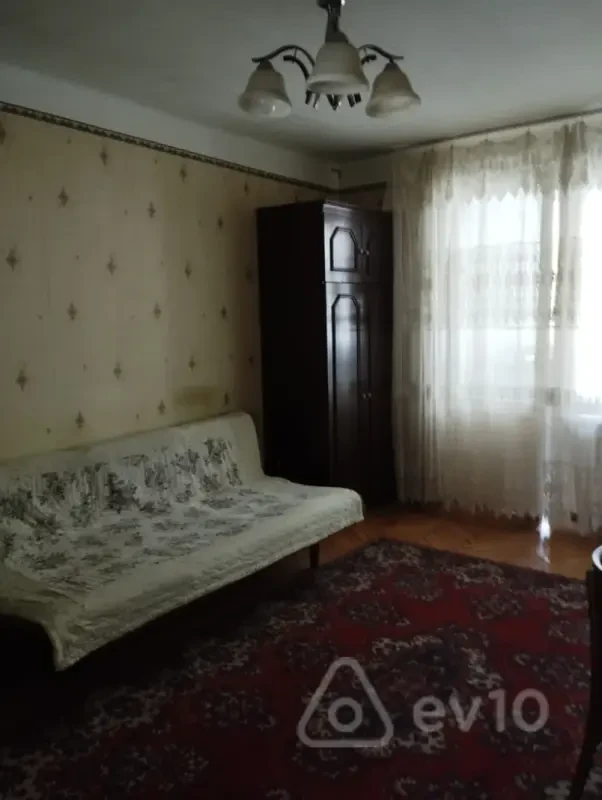 Kirayə verilir 2 otaqlı köhnə tikili 60 m²