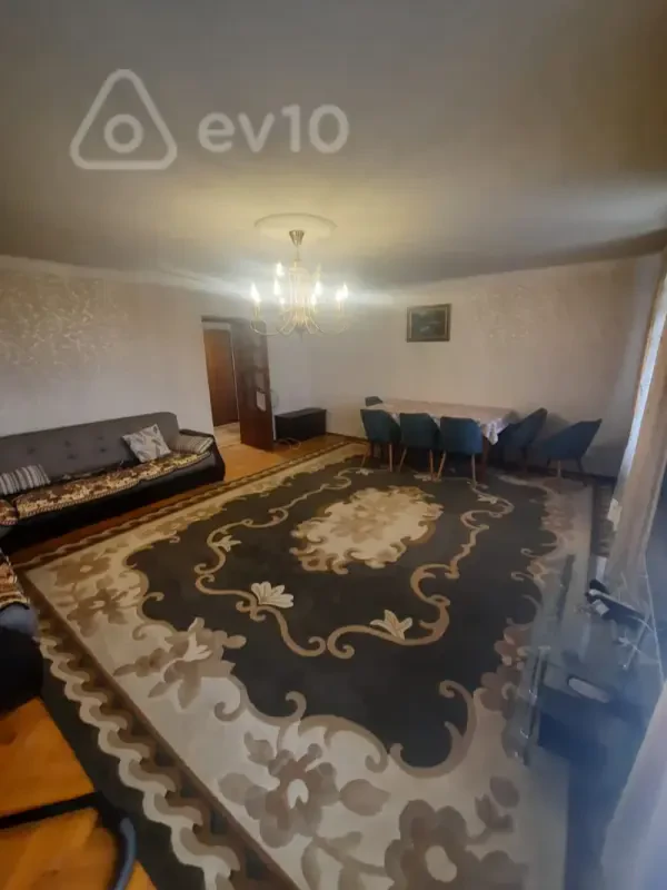 Satılır 5 otaqlı köhnə tikili 68 m²