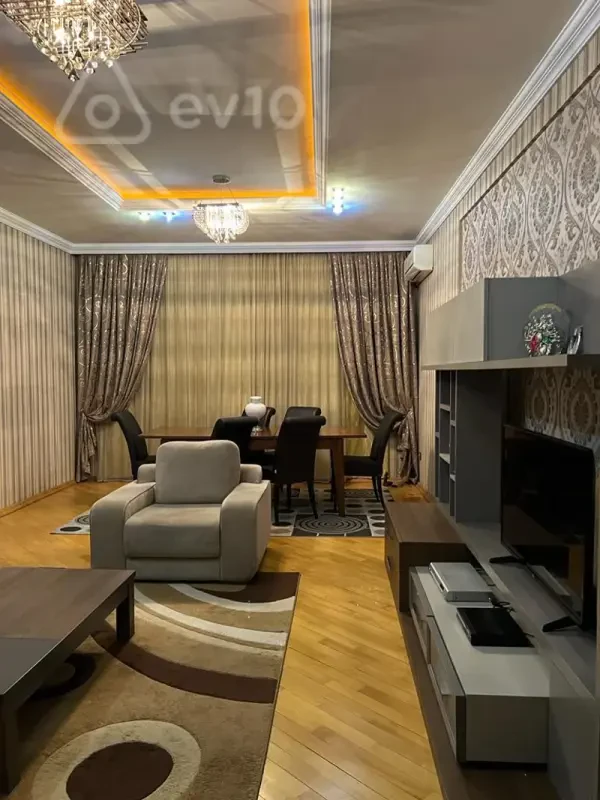 Kirayə verilir 3 otaqlı yeni tikili 150 m²