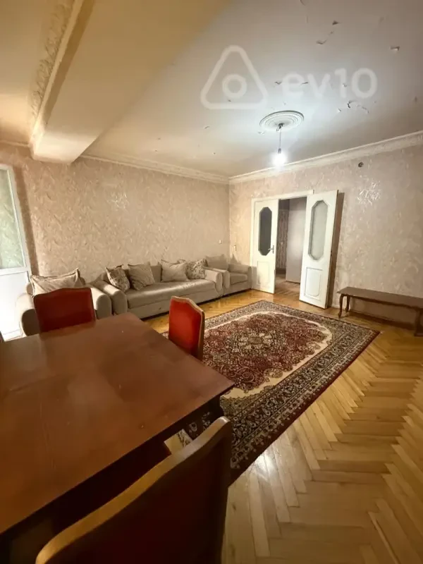 Kirayə verilir 4 otaqlı köhnə tikili 130 m²