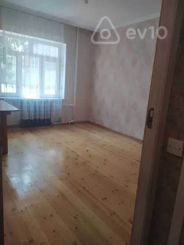 Kirayə verilir 2 otaqlı köhnə tikili 40 m²