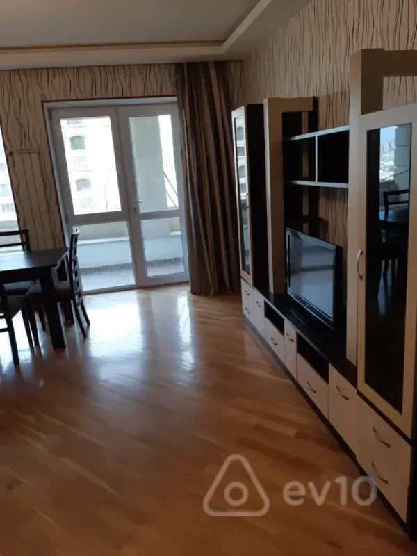 Kirayə verilir 2 otaqlı köhnə tikili 65 m²