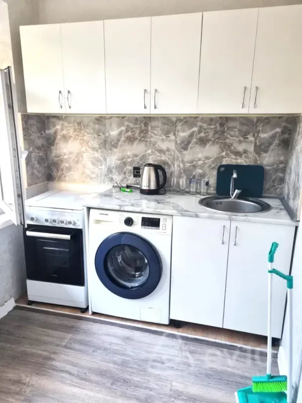 Kirayə verilir 1 otaqlı köhnə tikili 42 m²