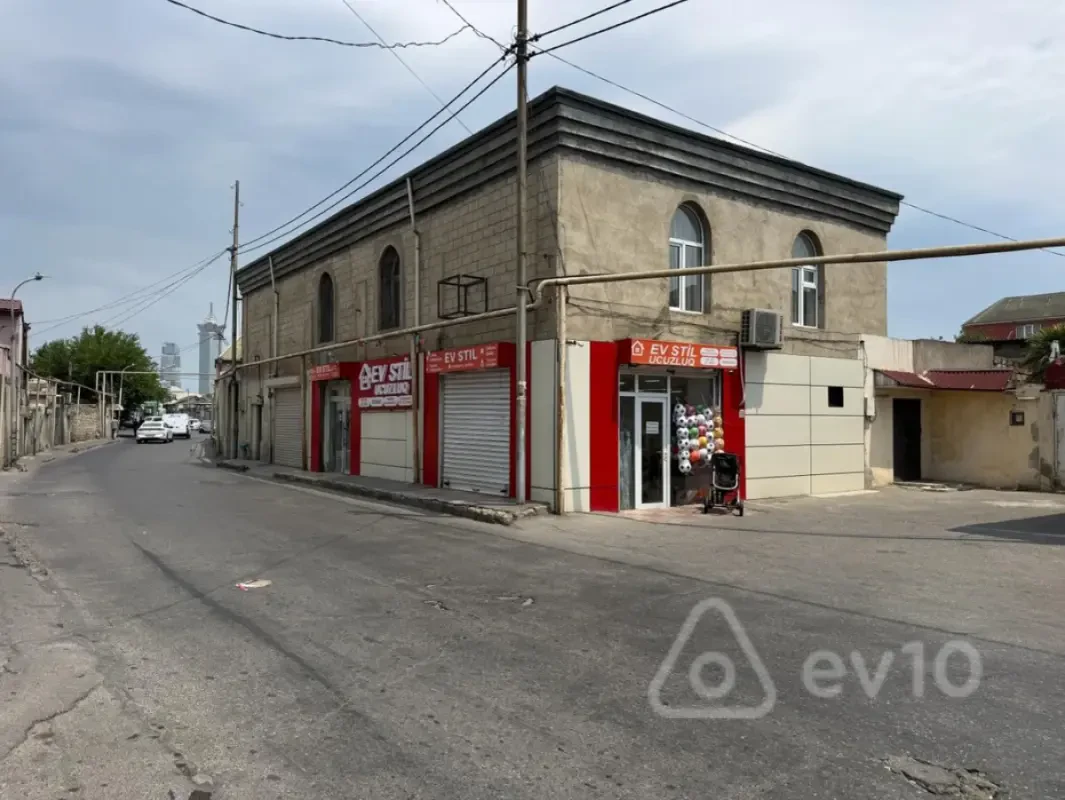 Satılır 6 otaqlı həyət evi 400 m²