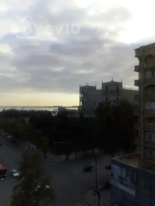 Kirayə verilir 3 otaqlı köhnə tikili 90 m²