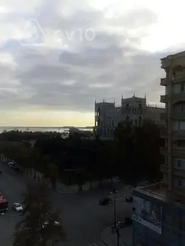 Kirayə verilir 3 otaqlı köhnə tikili 90 m² — Bakı, Səbail 3 otaq 90.00 m²