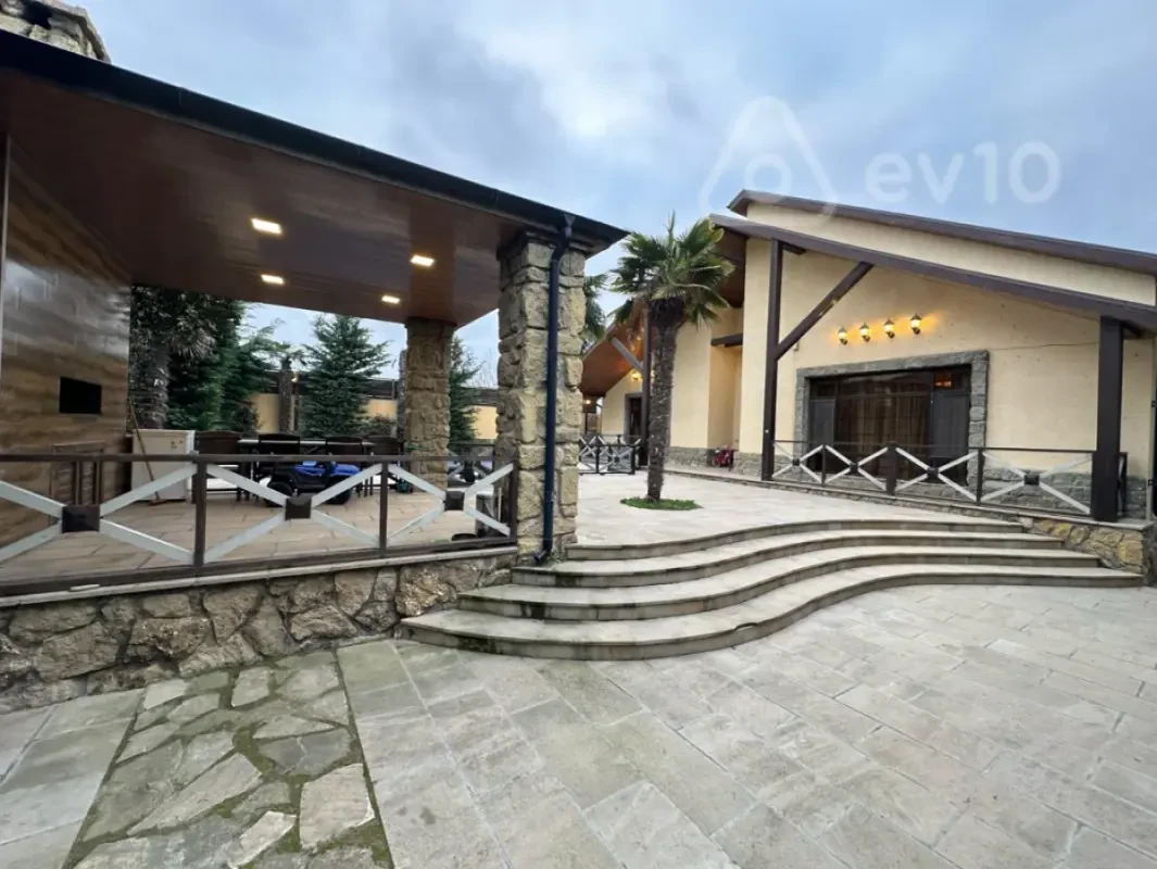 Satılır 4 otaqlı həyət evi 220 m²