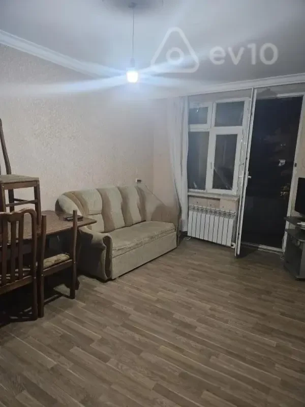 Kirayə verilir 2 otaqlı köhnə tikili 45 m²