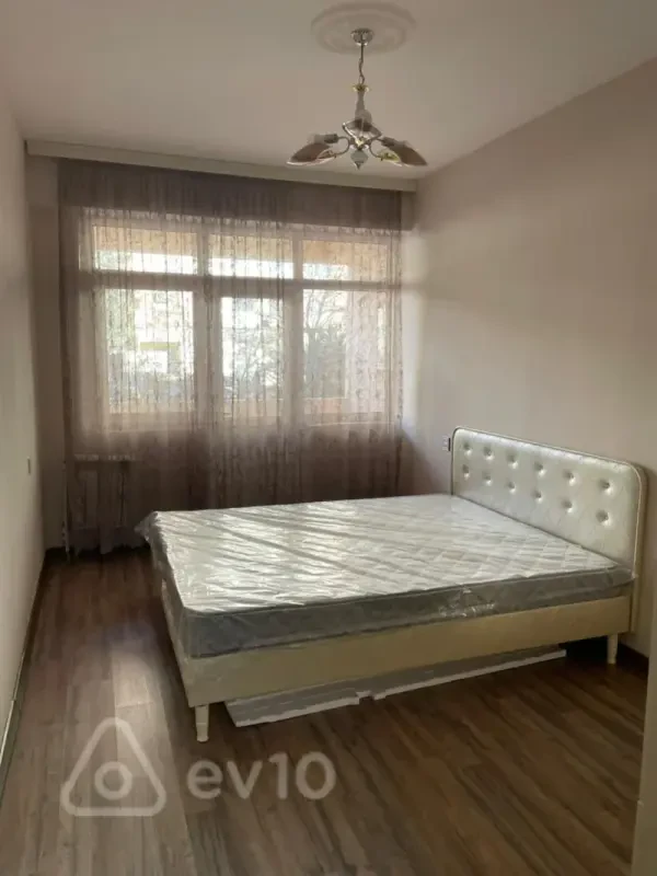Kirayə verilir 2 otaqlı köhnə tikili 60 m²