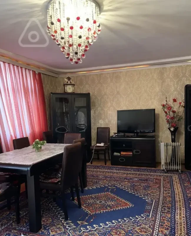 Kirayə verilir 2 otaqlı köhnə tikili 60 m²