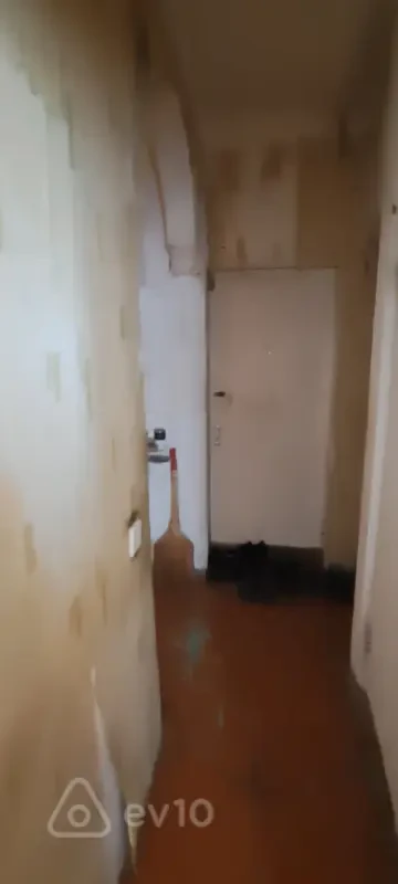 Satılır 2 otaqlı köhnə tikili 54 m²