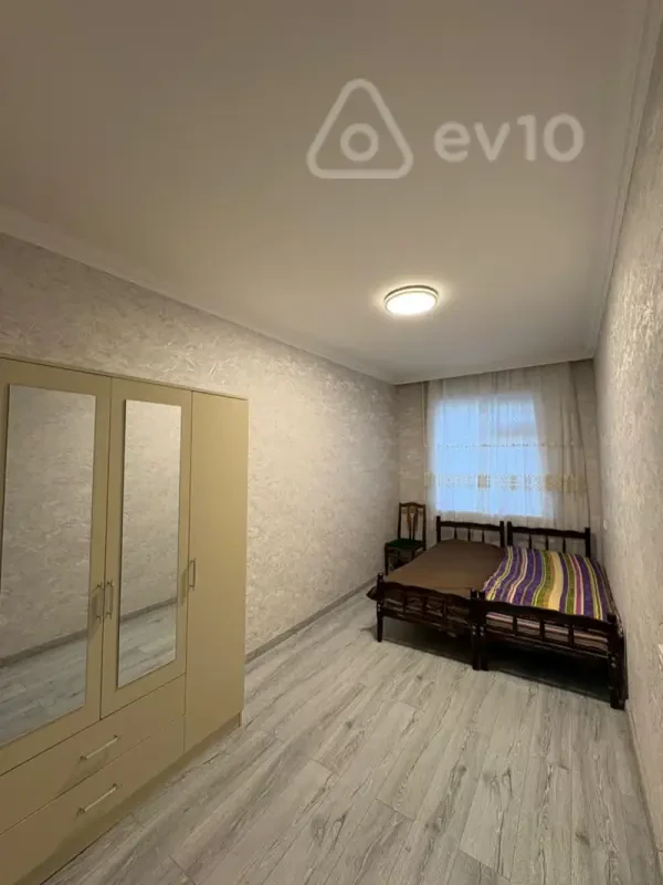 Kirayə verilir 2 otaqlı köhnə tikili 60 m²