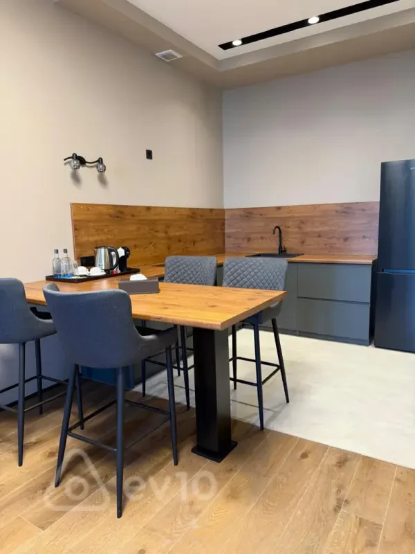 Kirayə verilir 2 otaqlı yeni tikili 85 m²