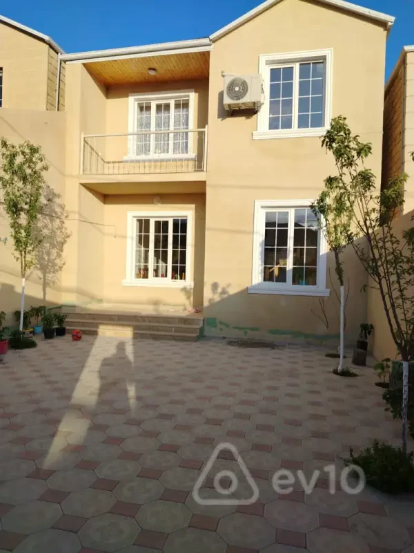 Satılır 4 otaqlı həyət evi 130 m²