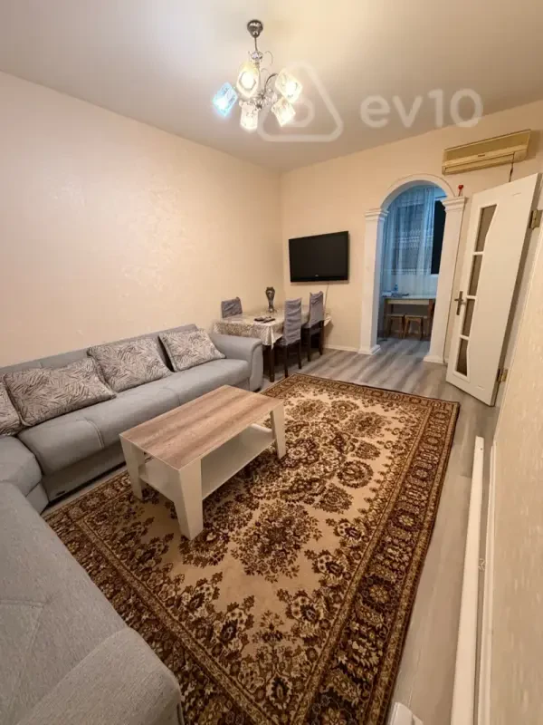 Kirayə verilir 2 otaqlı köhnə tikili 50 m²