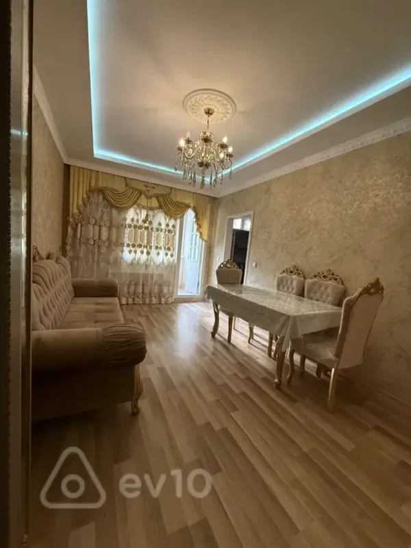 Kirayə verilir 2 otaqlı köhnə tikili 40 m²