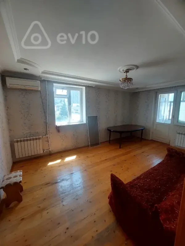 Kirayə verilir 4 otaqlı köhnə tikili 100 m²