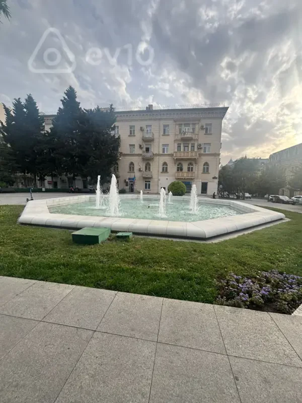 Kirayə verilir 2 otaqlı köhnə tikili 58 m²