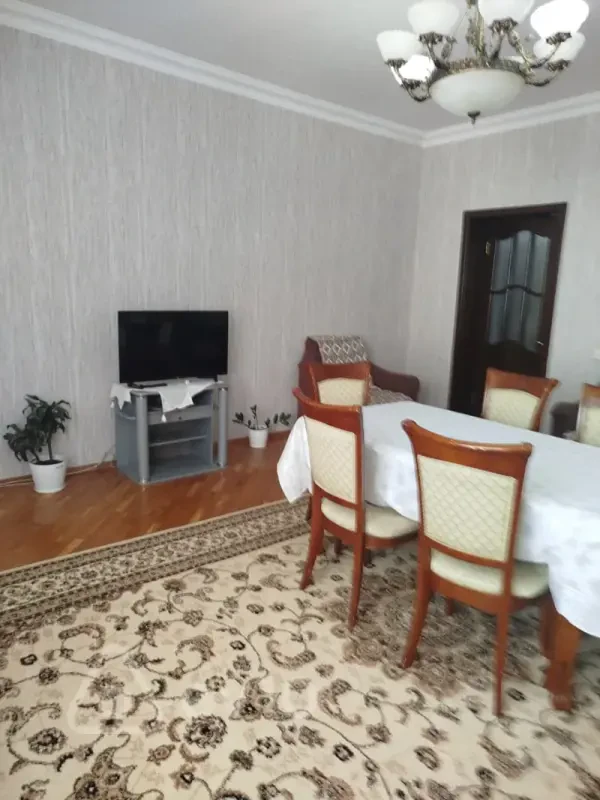 Kirayə verilir 4 otaqlı yeni tikili 165 m²