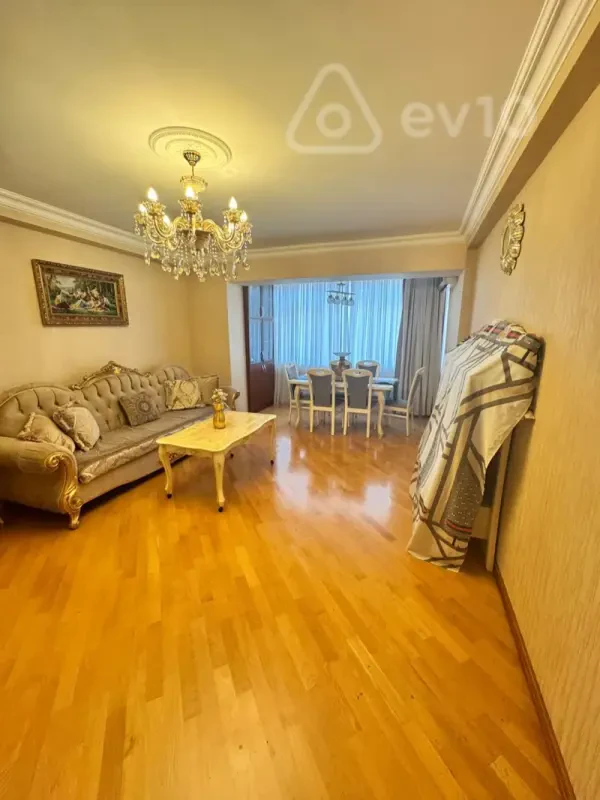 Kirayə verilir 2 otaqlı köhnə tikili 68 m²