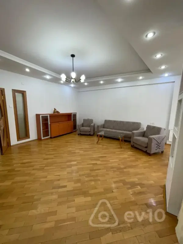 Kirayə verilir 3 otaqlı yeni tikili 145 m²