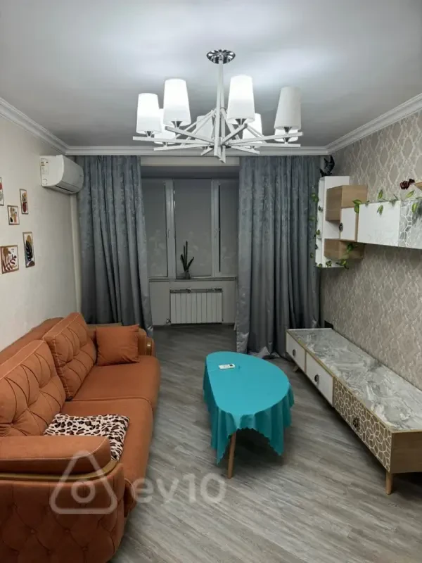Kirayə verilir 2 otaqlı köhnə tikili 50 m²