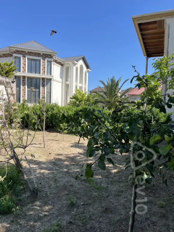 Satılır 5 otaqlı həyət evi 350 m²