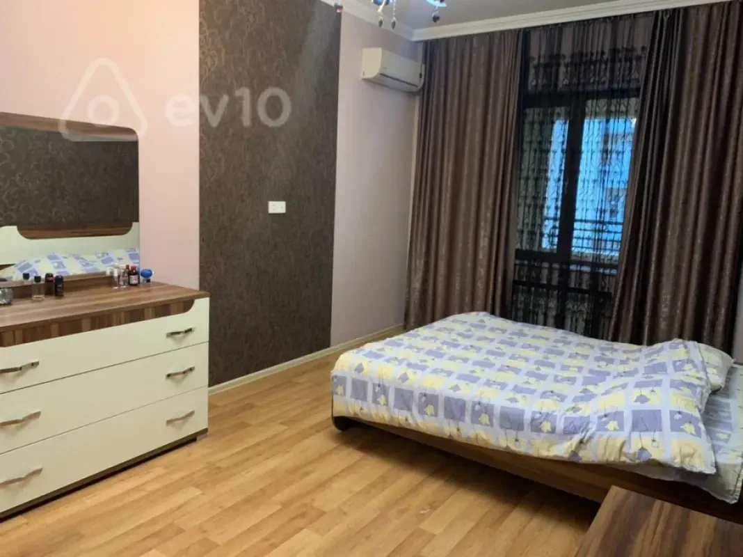 Kirayə verilir 3 otaqlı yeni tikili 130 m²