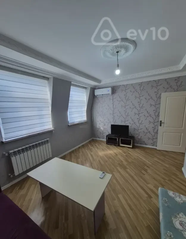 Kirayə verilir 2 otaqlı köhnə tikili 60 m²