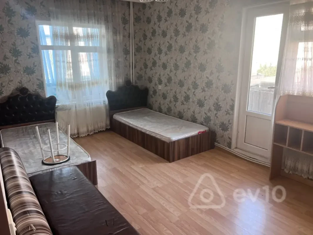 Kirayə verilir 3 otaqlı köhnə tikili 95 m²