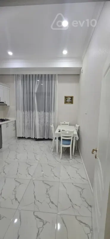Kirayə verilir 3 otaqlı yeni tikili 75 m²