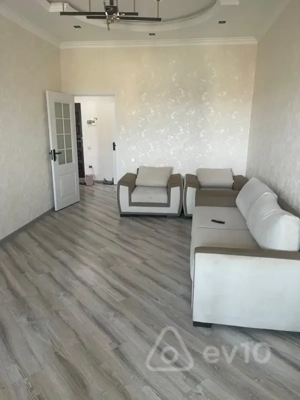Kirayə verilir 2 otaqlı yeni tikili 65 m²