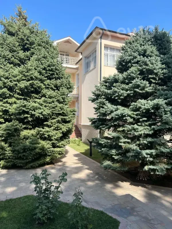 Satılır 10 otaqlı həyət evi 544 m²