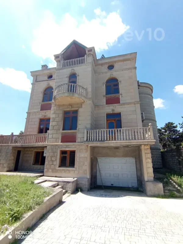 Kirayə verilir 6 otaqlı həyət evi 640 m²
